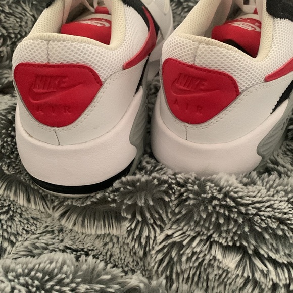 NiKE AiR MAX M6.5/W8.5
White University Red (GS) - Picture 4 of 4